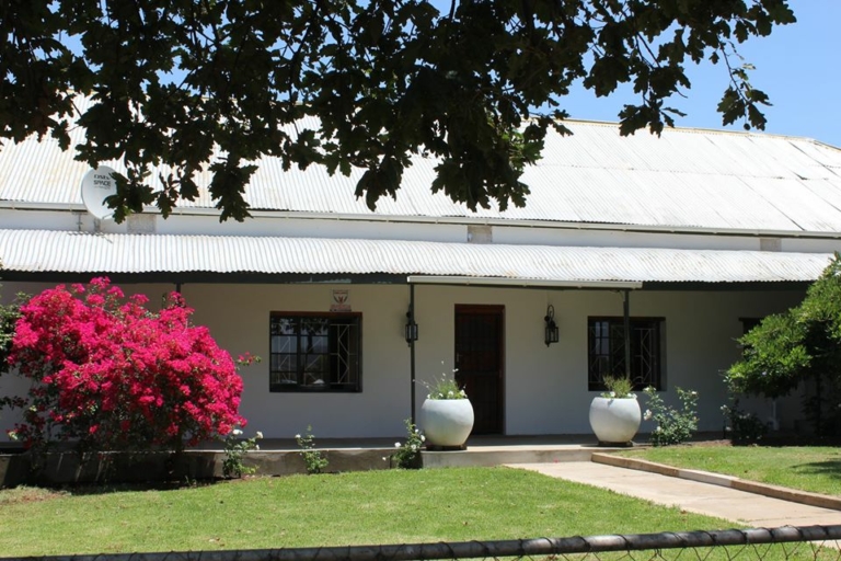 2 Rooikraal Gaste Huis Ingang 1 768x512